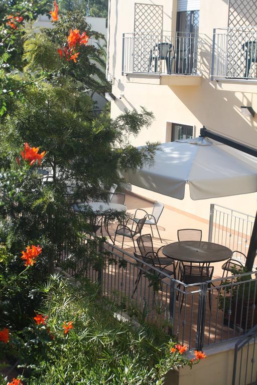 Hotel Lido Vasto Buitenkant foto