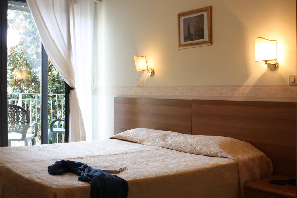 Hotel Lido Vasto Buitenkant foto